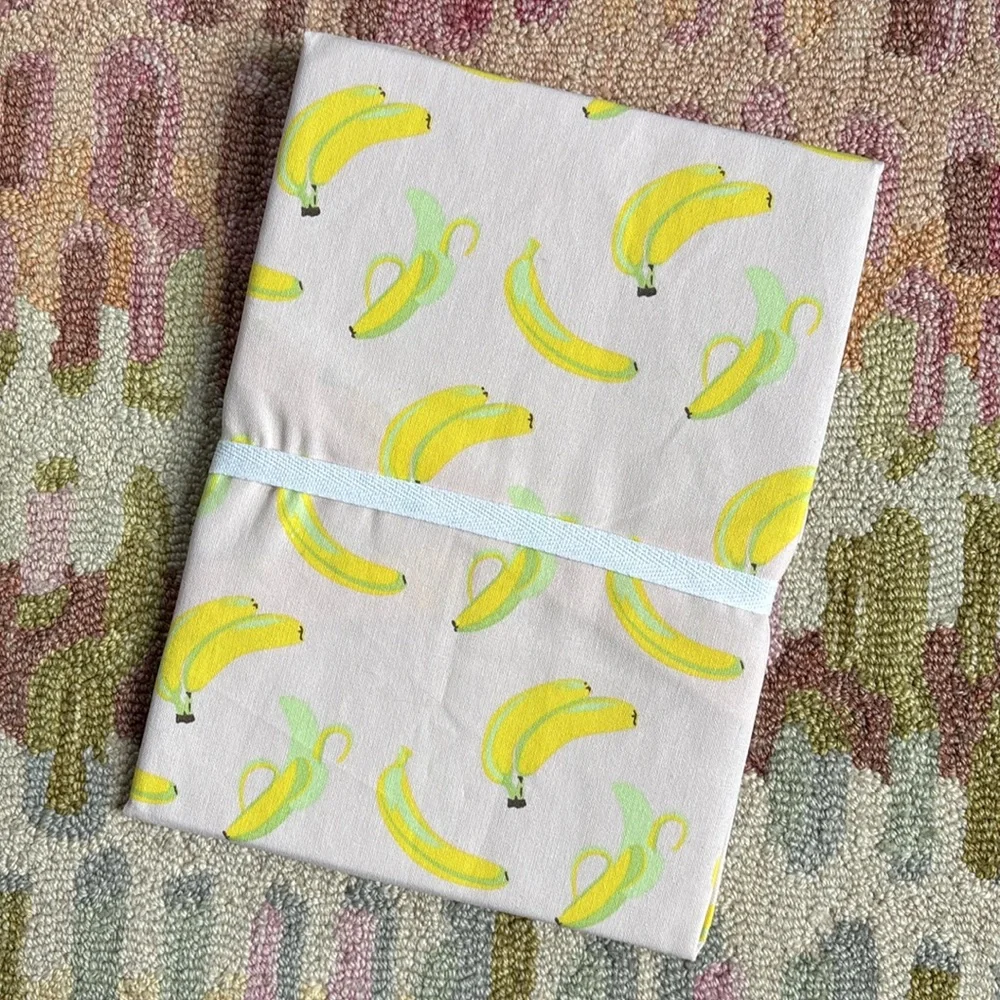 🍌Go Bananas 🍌 Paper Source Banana Apron NWT a bunch of bananas all over